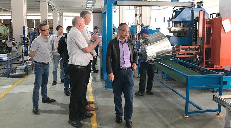 三年疫情后首訪！英國客戶Buyitdirec蒞臨金環(huán)電器視察