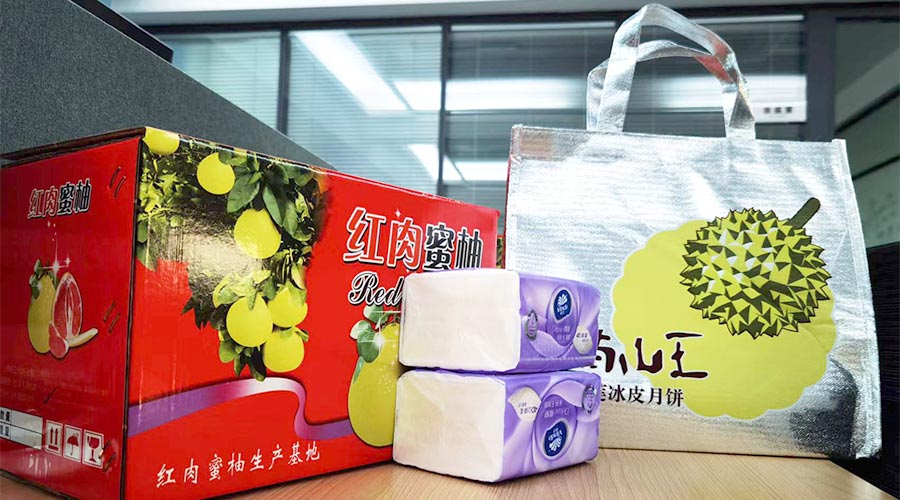 迎中秋 送關(guān)懷！金環(huán)電器給員工們派發(fā)中秋禮包