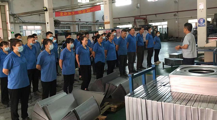 五一放假在即！金環(huán)電器沖壓車(chē)間開(kāi)展早會(huì)強(qiáng)調(diào)工作效率