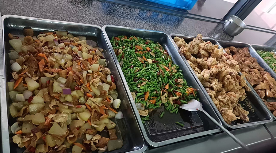 盛夏的來臨，金環(huán)電器關(guān)懷工人飲食