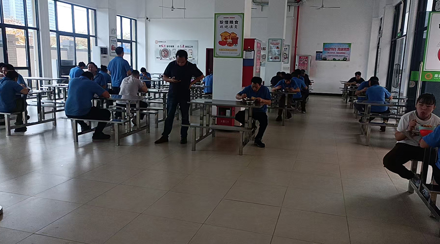 潔凈飯?zhí)檬刈o員工健康，金環(huán)電器夯實生產(chǎn)根基