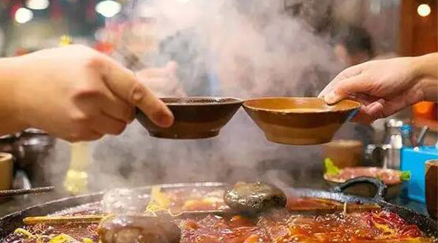 冬天火鍋團(tuán)建引來一身火鍋味  衣物烘干機(jī)化解職場(chǎng)尷尬！