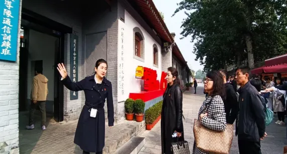 公物拍賣行公司開展“重溫紅色記憶，傳承革命精神”主題黨日活動(dòng)