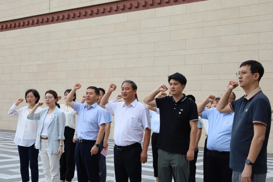 西安投資控股聯(lián)合市財(cái)政局相關(guān)黨支部開(kāi)展主題黨日活動(dòng) 西安投資控股聯(lián)合市財(cái)政局相關(guān)黨支部開(kāi)展主題黨日活動(dòng)